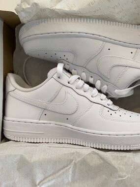 Nike Women's Air Force 1 '07 Shoes, Size 7, Brand New Never Worn BNIB